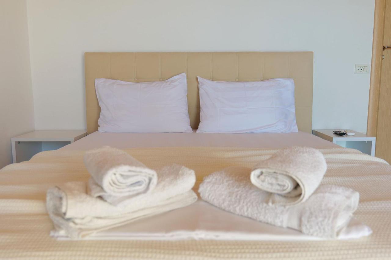 Alex & Sofi Hotel ฮีมาเรอ ภายนอก รูปภาพ